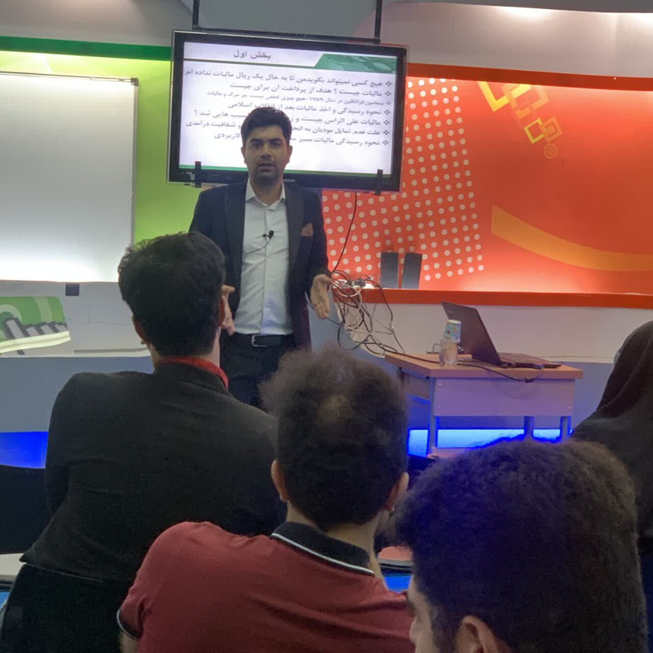 سمینار آموزشی یک روزه با موضوع چگونگی بهره مندی از معافیت ها و نحوه محاسبه مالیات با نرخ در شرکت های دانش بنیان