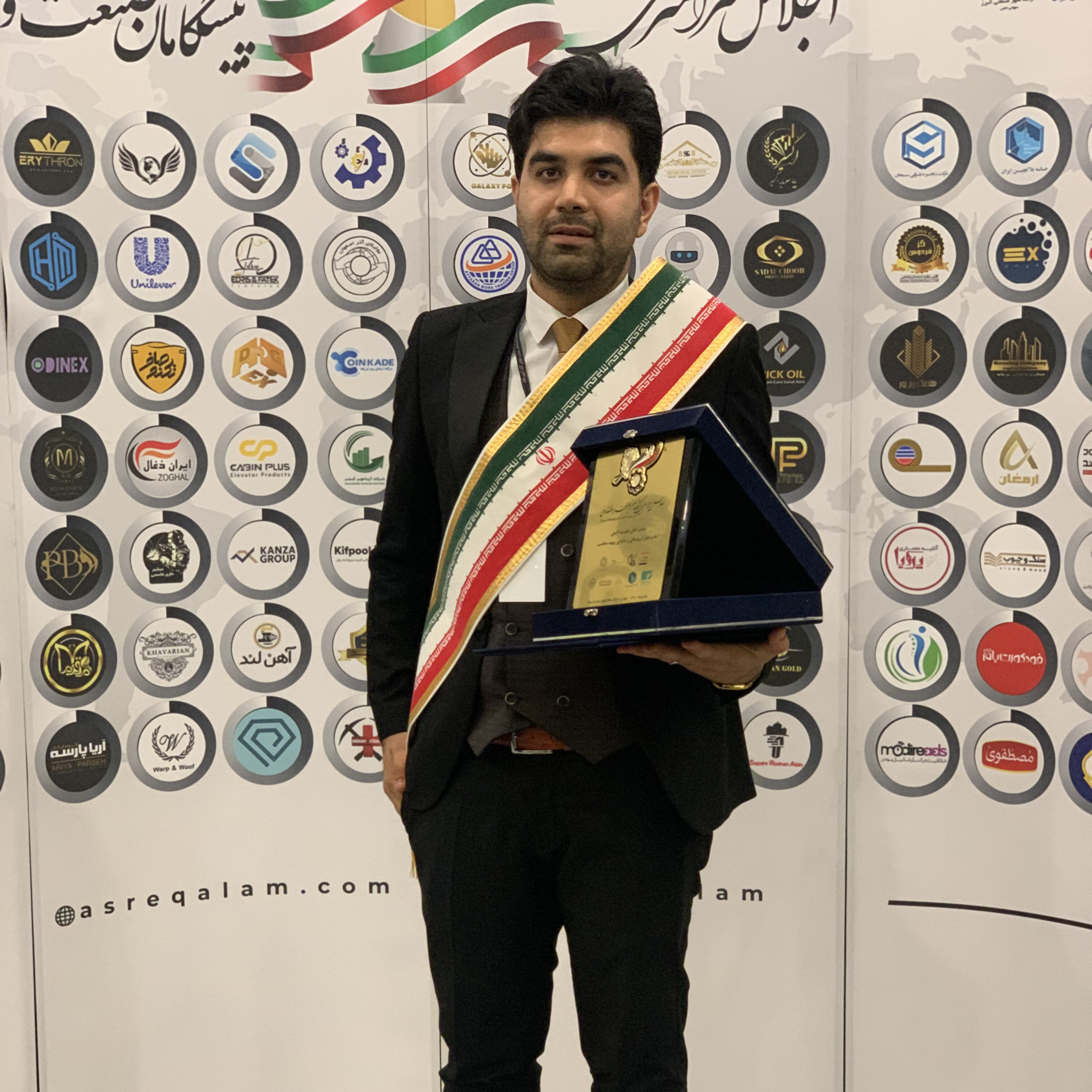 اعطا لوح تقدیر از سوی مجمع مدیران ایران با عنوان بهترین مجموعه خدمات مالیاتی کشور به پیوند محاسب در سال 1401