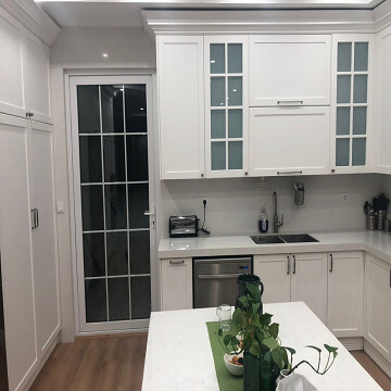 درب UPVC + شیشه دکوراتیو سفید
